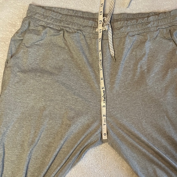 Vuori Performance joggers light gray - Picture 7 of 8